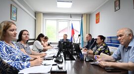 Развитие социального партнерства на территории Смирныховского муниципального округа сегодня в режиме видеоконференцсвязи обсудили члены рабочей группы областной трехсторонней комиссии по регулированию социально-трудовых отношений