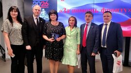 Участникам СВО и медицинским работникам - профсоюзным активистам, ежедневно обеспечивающим гуманитарную поддержку Защитников Родины, вручены заслуженные медали &laquo;За помощь фронту&raquo;