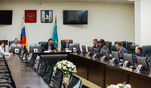 Лидеры профсоюзов, общественники и депутаты Сахалинской областной Думы договорились о совершенствовании взаимодействия